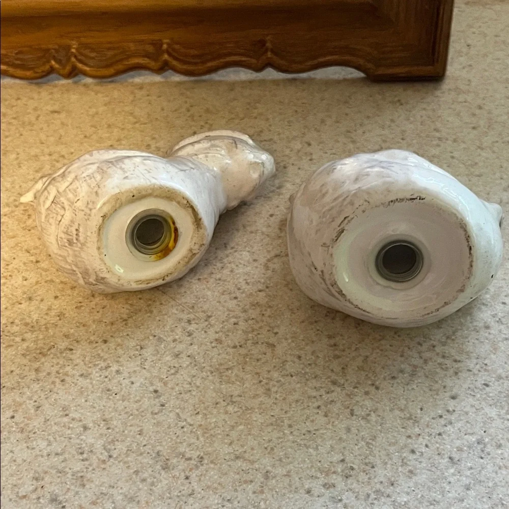 White Rooster Salt and Pepper Shakers - Picture 3 of 3